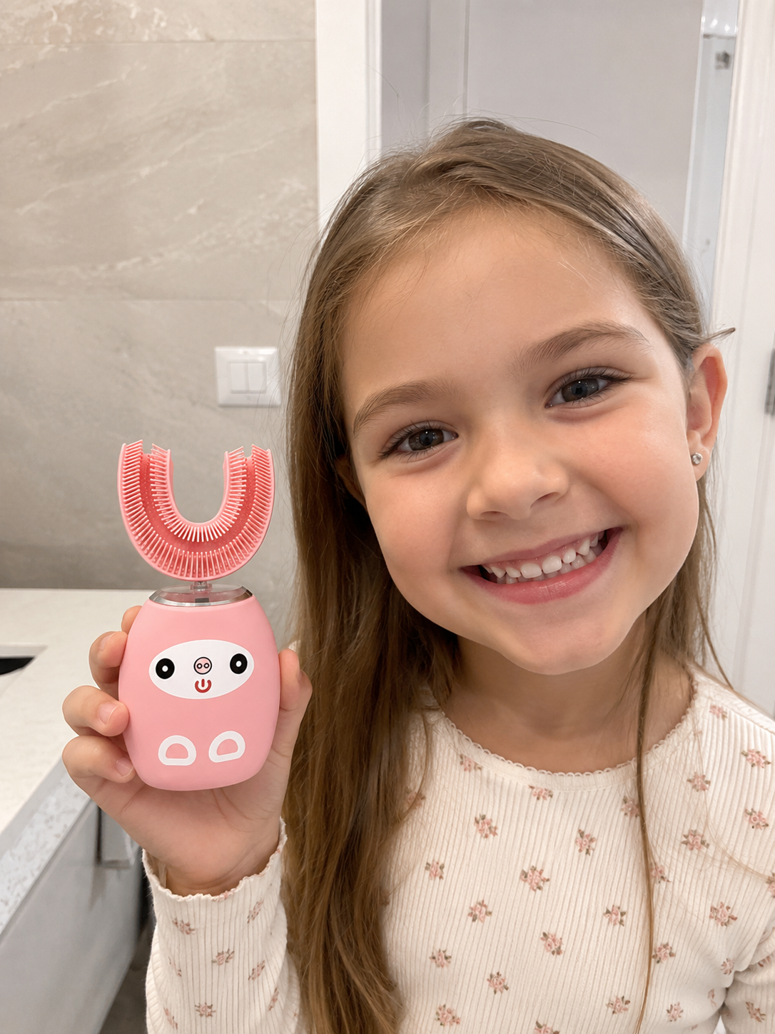 Cepillo eléctrico infantil en U con guía de voz integrada – versión niño y niña disponible